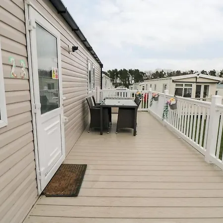 Flower Pot Retreat אתר קמפינג סקארבורו